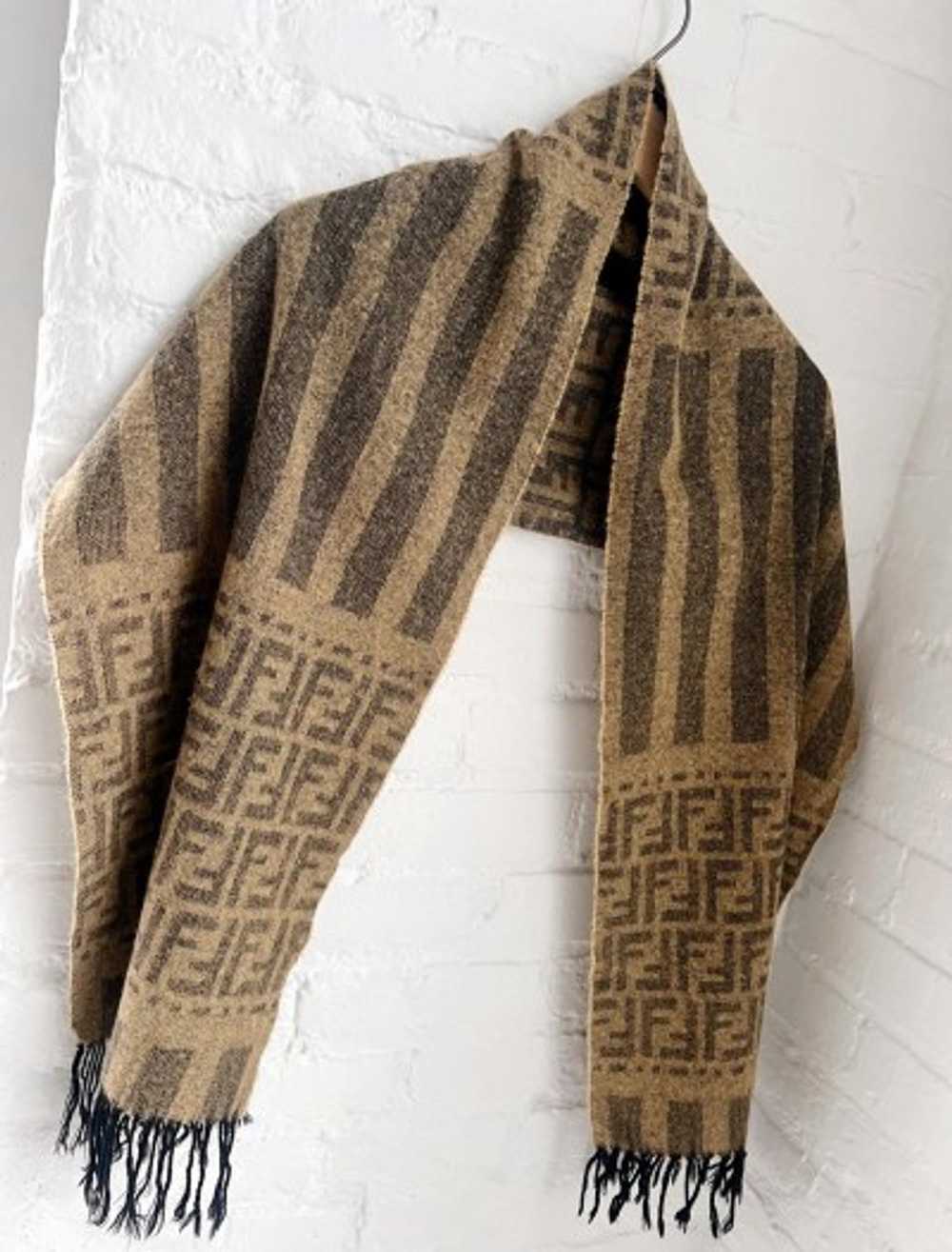 authentic Fendi knit logo scarf - image 2