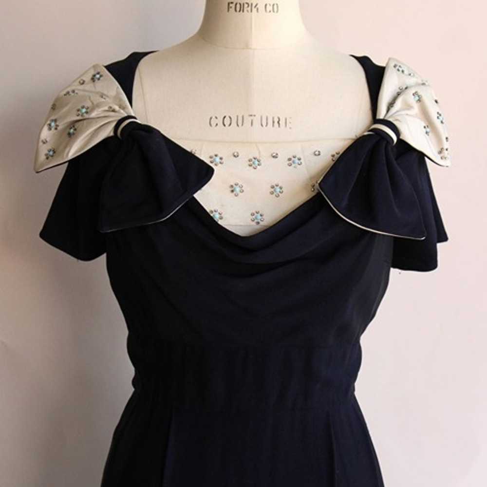Vintage 1950s Dress / Navy Blue Rayon Dress With … - image 3
