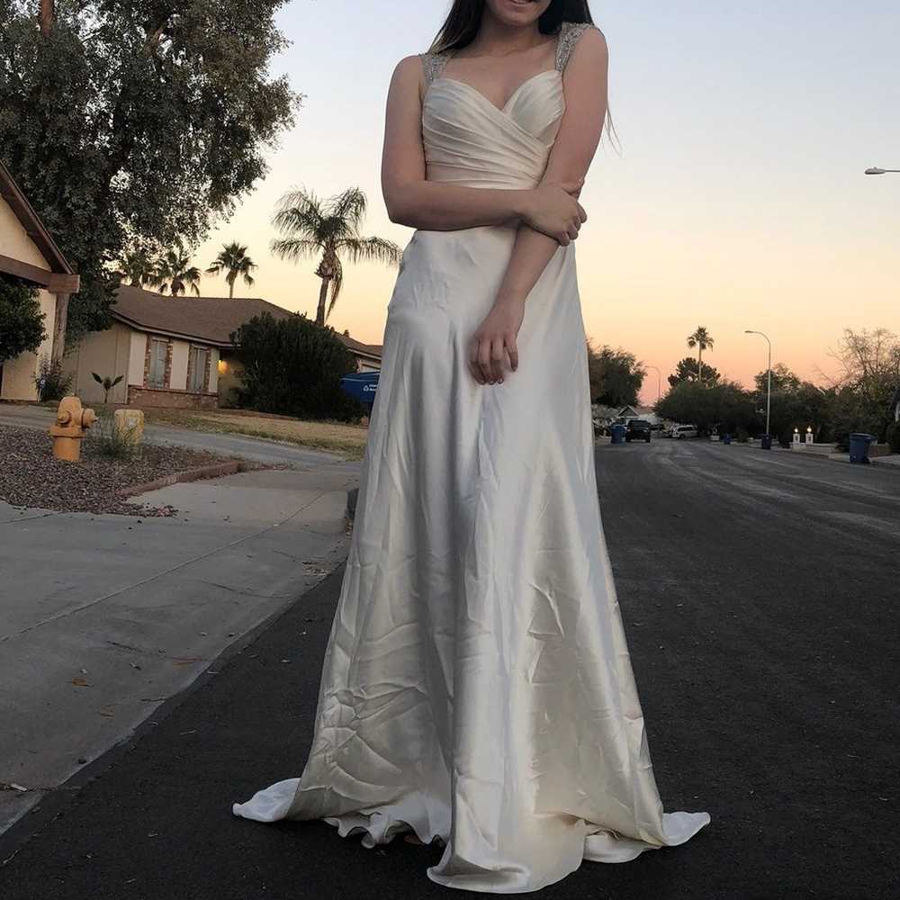 Stunning Wedding Dress Size 6 - image 1