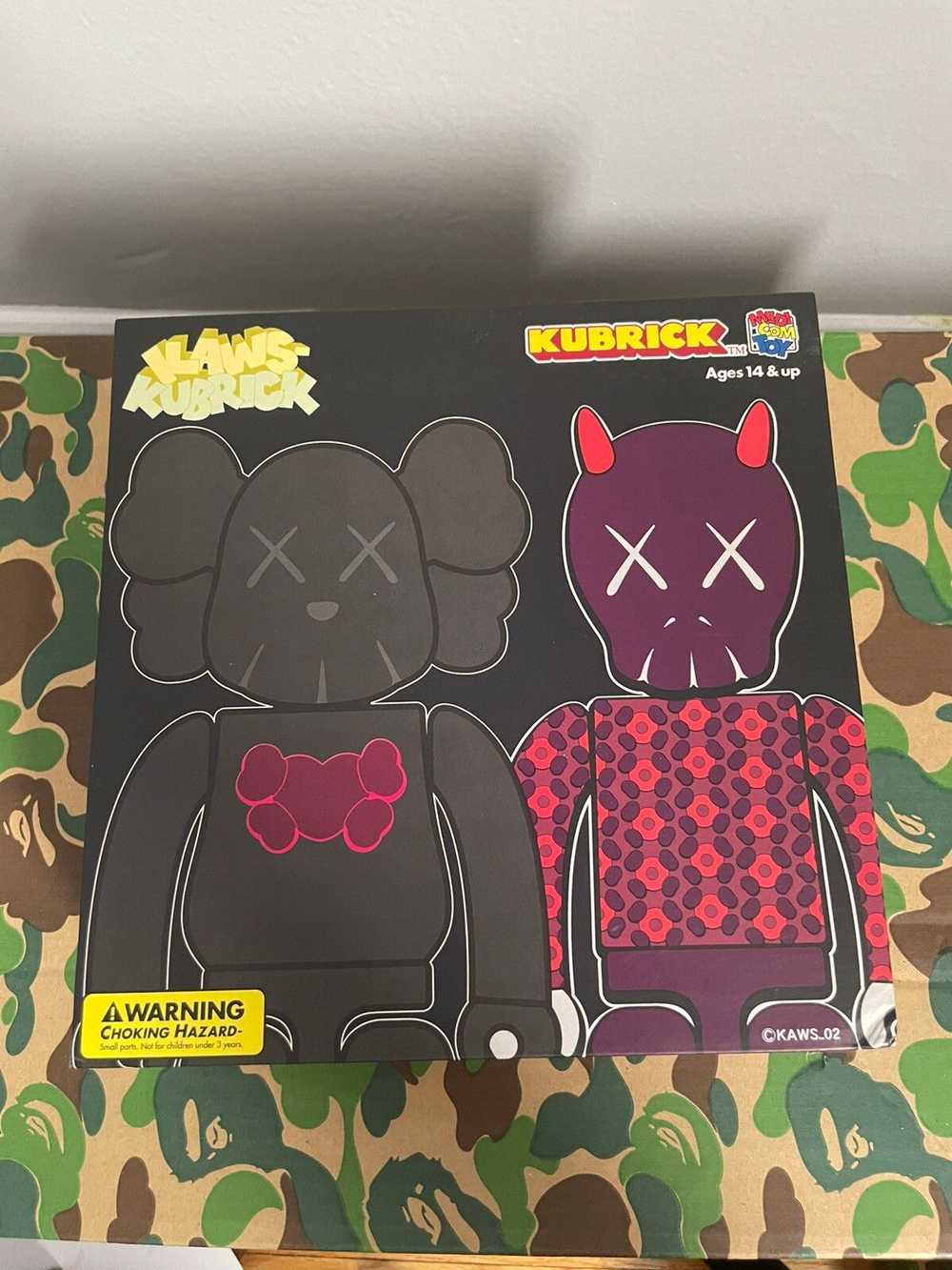 Kaws × Medicom Toy Kaws Kubrick Medicom Bus Stop … - image 1