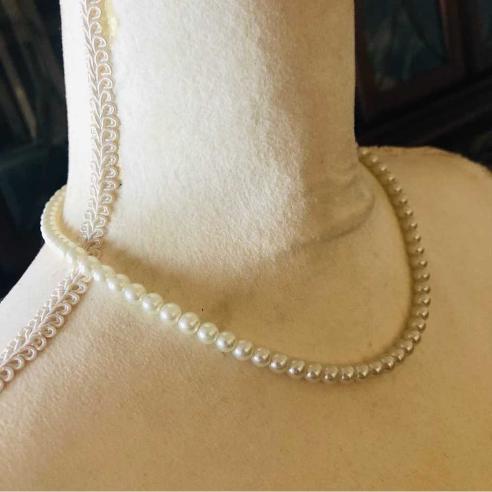 Vintage Vintage elegant classy cream glass pearl … - image 3