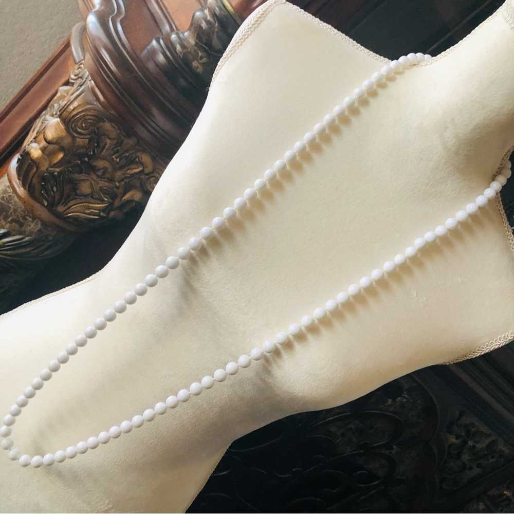 Jewelry Knotted white plastic pearl bead necklace - image 1