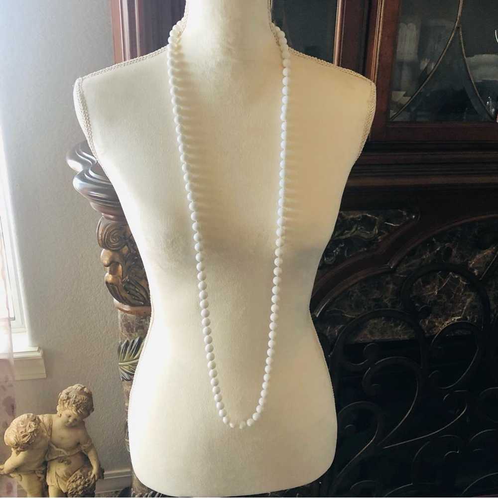 Jewelry Knotted white plastic pearl bead necklace - image 2