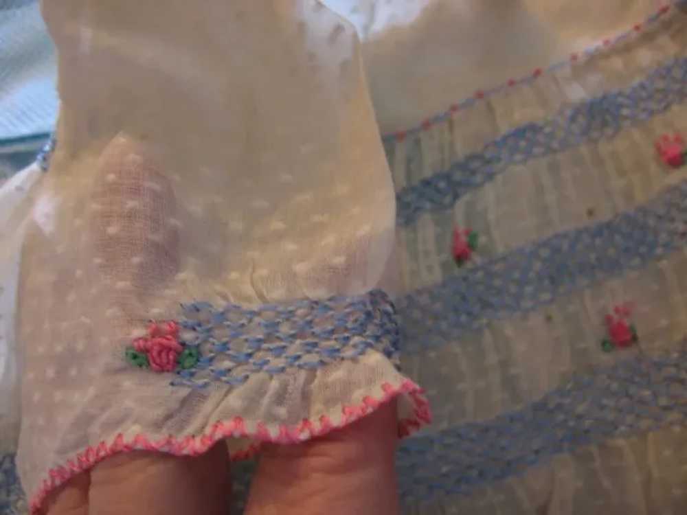Adorable Dotted Swiss and Smocked Little Girl's D… - image 4