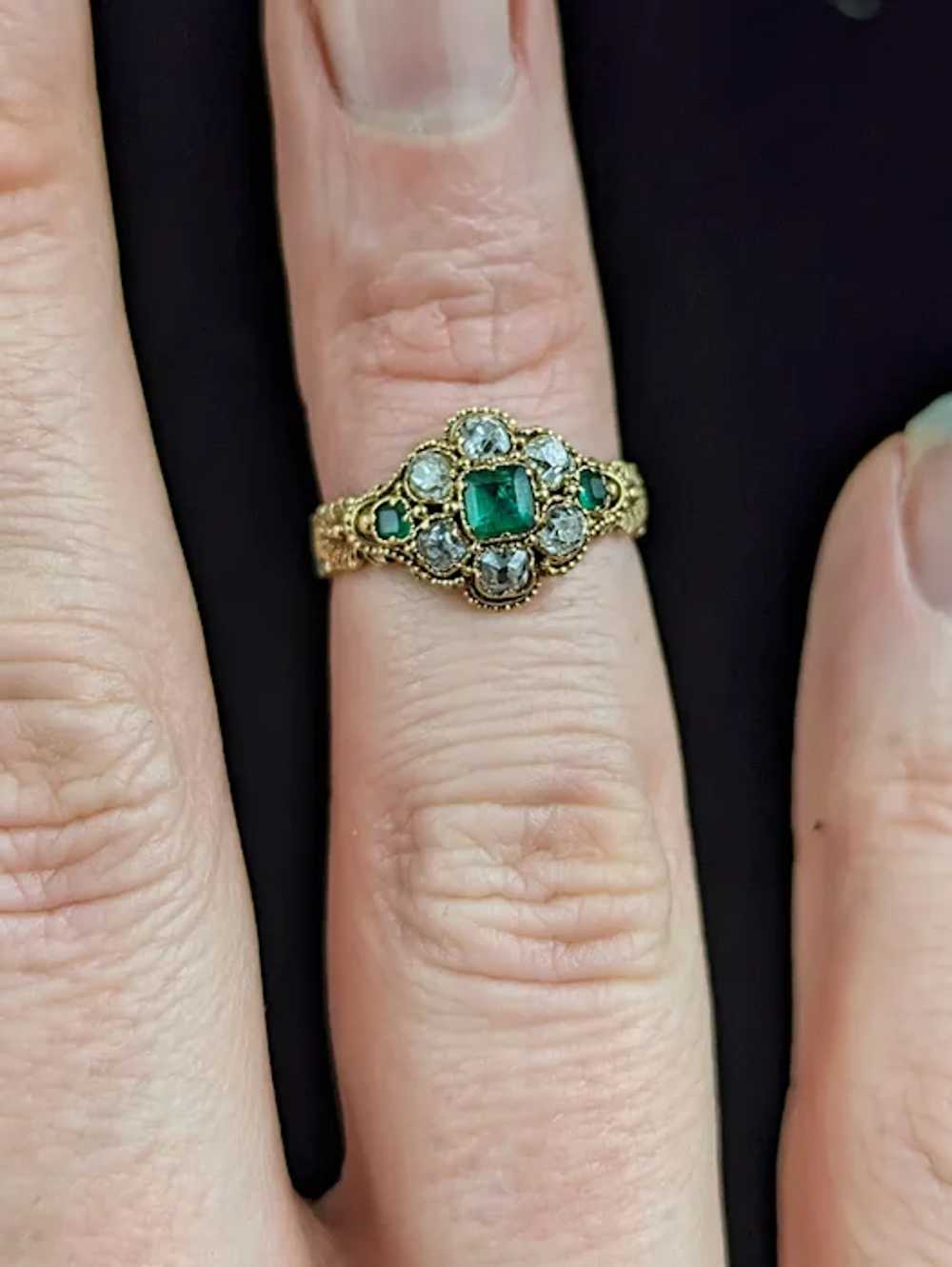 Antique Emerald and Diamond floral cluster ring, … - image 6