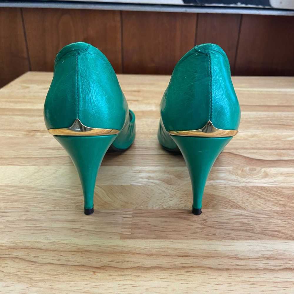 90’s Vintage AJ Valenci Green and Gold Pumps - image 2