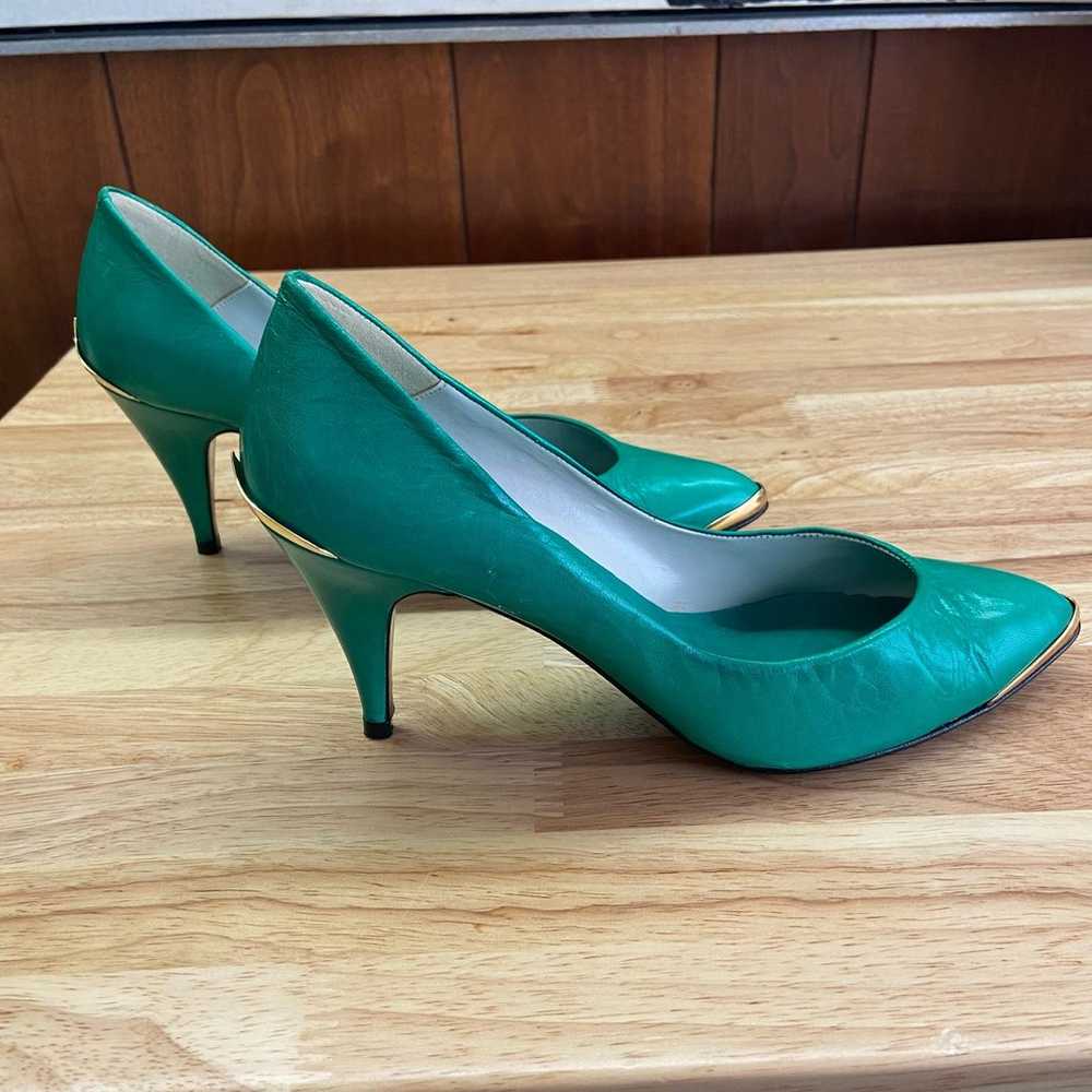 90’s Vintage AJ Valenci Green and Gold Pumps - image 3
