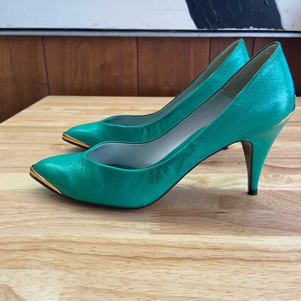 90’s Vintage AJ Valenci Green and Gold Pumps - image 4