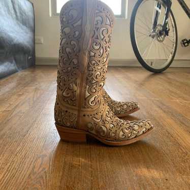 Tan lucchese cowgirl/cowboy  boots size 6