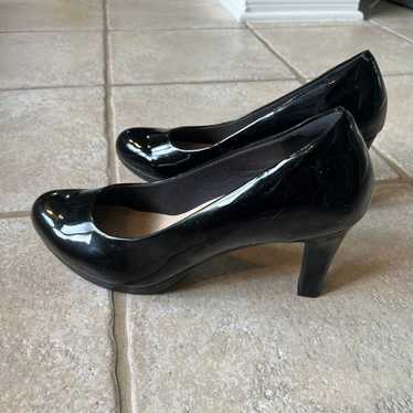 Clarks black patent heels