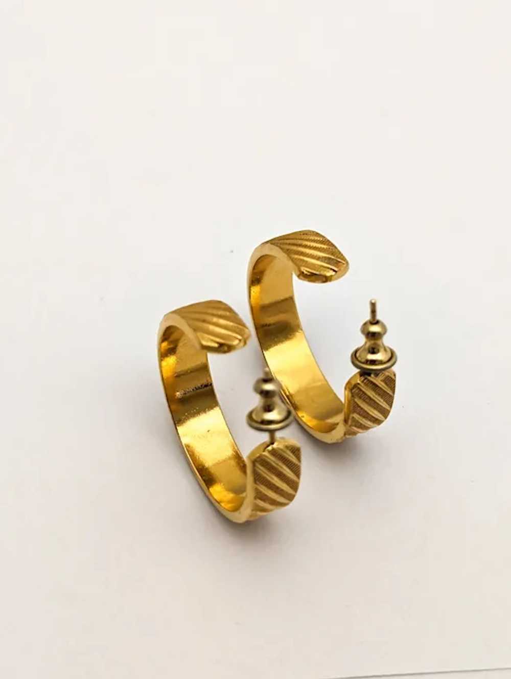 Designer Monet Textured Gold Tone Hoop Earrings - image 4