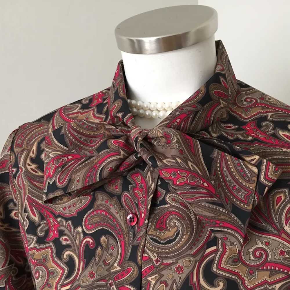 1970s Vintage Black Red Gray Paisley Pussy Bow Ti… - image 5