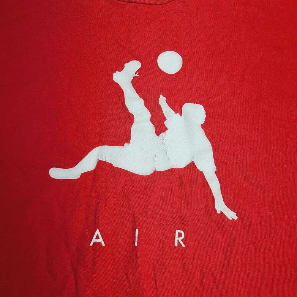 Vintage Nike Air Y2K Red Futbol Soccer T-Shirt Me… - image 2