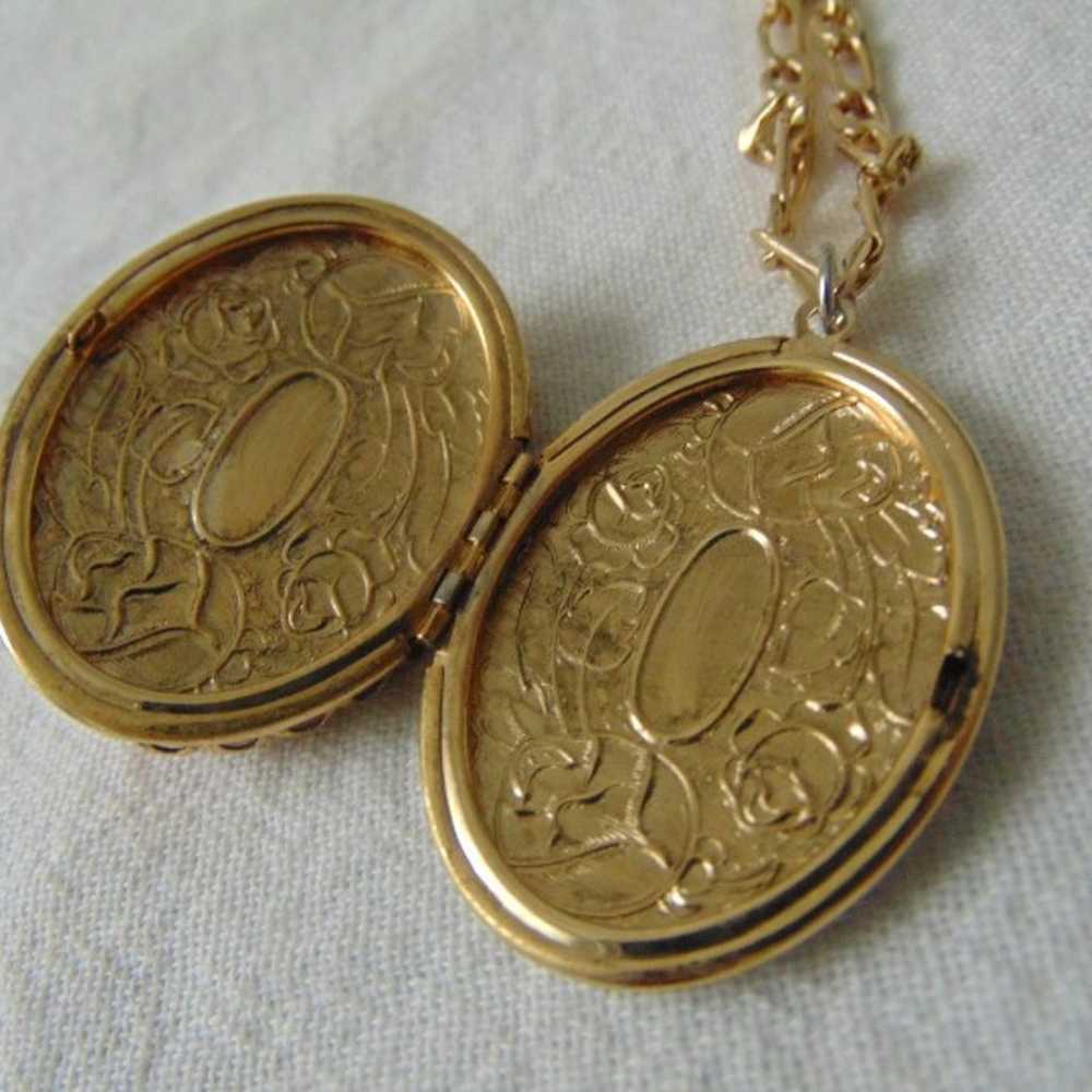 beautiful cameo locket pendant necklace - image 4