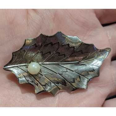 Vintage Oak Leaf Brooch - image 1