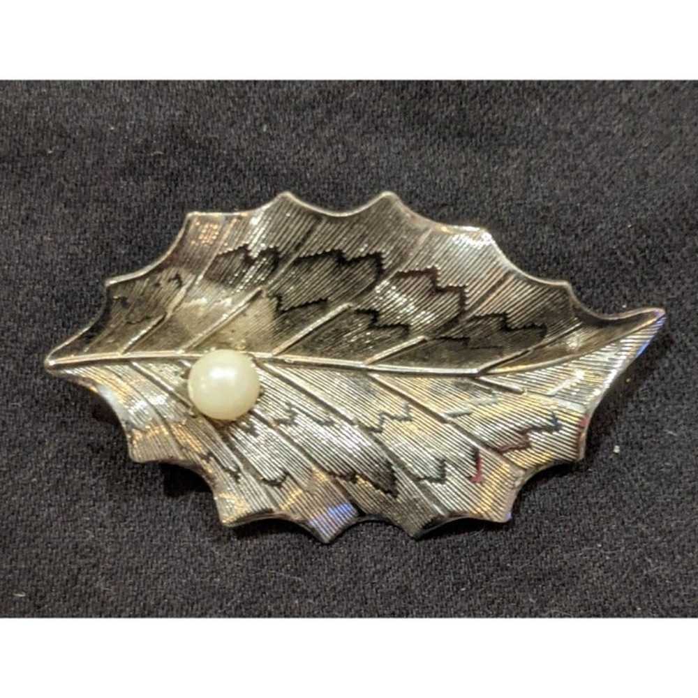 Vintage Oak Leaf Brooch - image 2