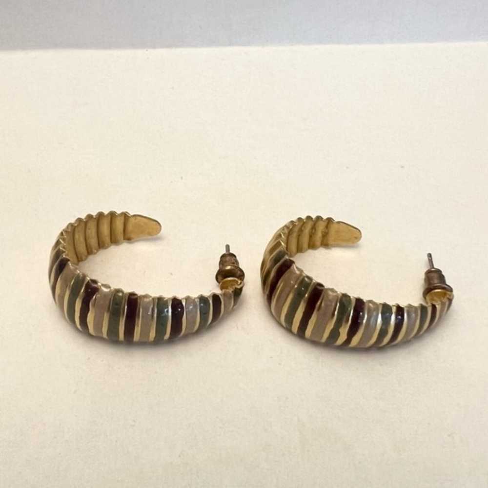 Vintage Striped Hoop Earrings Gold Tone Open Half… - image 4