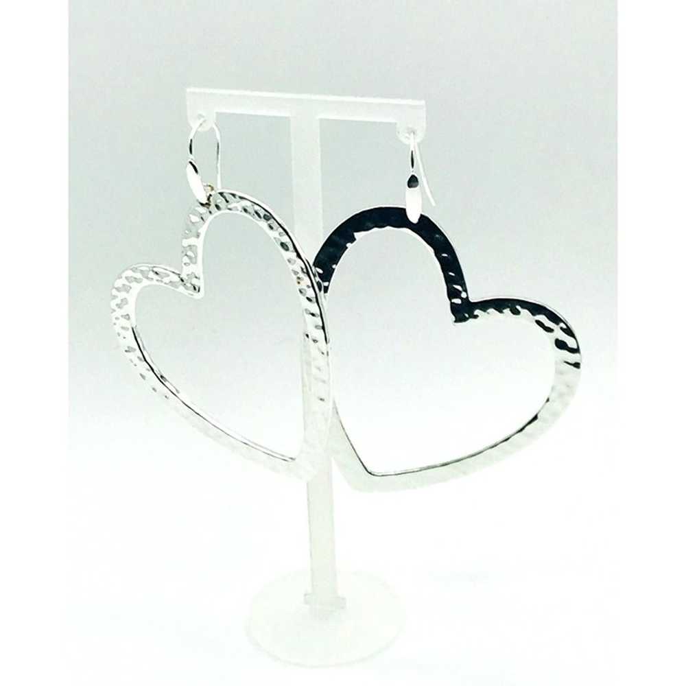 Heart shaped earrings silver tone hammered finish… - image 2
