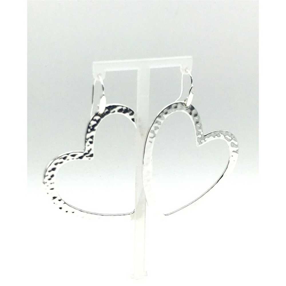 Heart shaped earrings silver tone hammered finish… - image 3