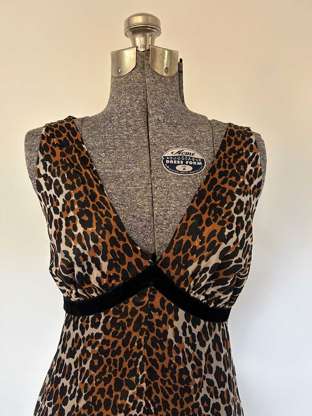60s 70s Vanity Fair leopard maxi - image 4