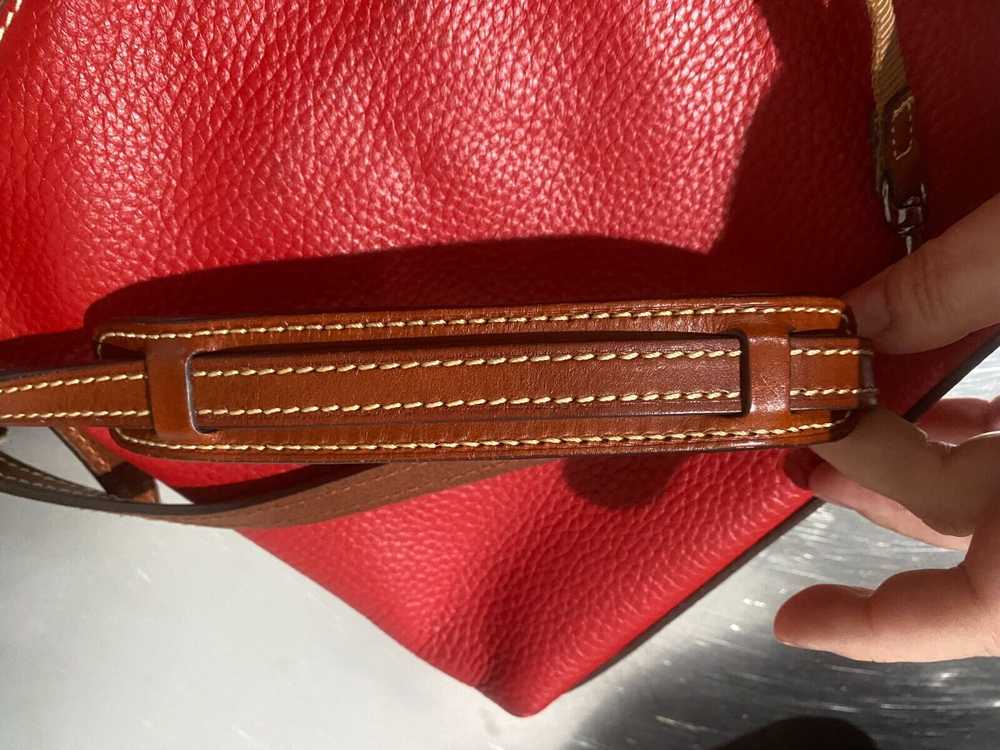 AUTH DOONEY & BOURKE RED PEBBLED LEATHER CROSSBOD… - image 5