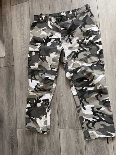 Urban Outfitters White-Grey camo cargo pants