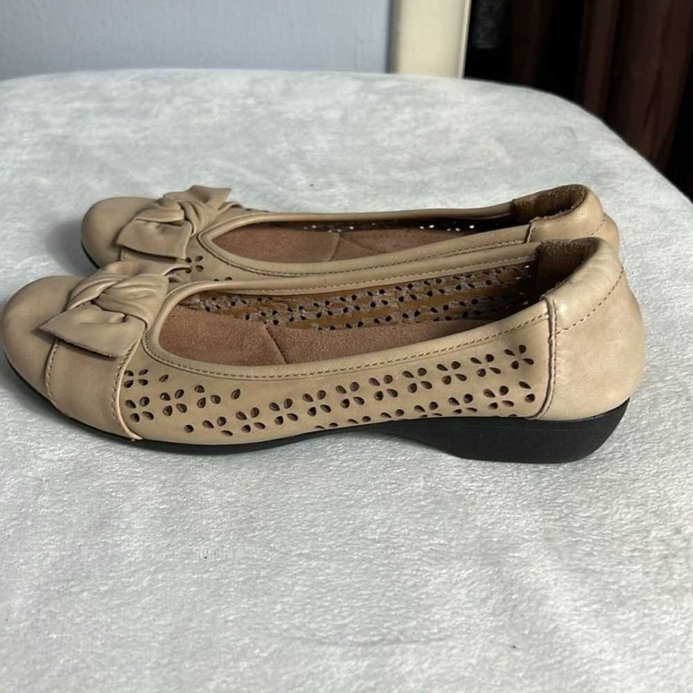 Clarks Collection Tan Beige Perforated Bow Toe Fl… - image 6