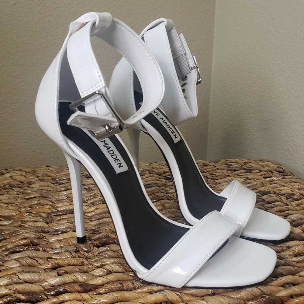 NWOB white heels.....size 5 - image 1