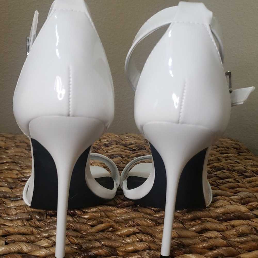 NWOB white heels.....size 5 - image 3