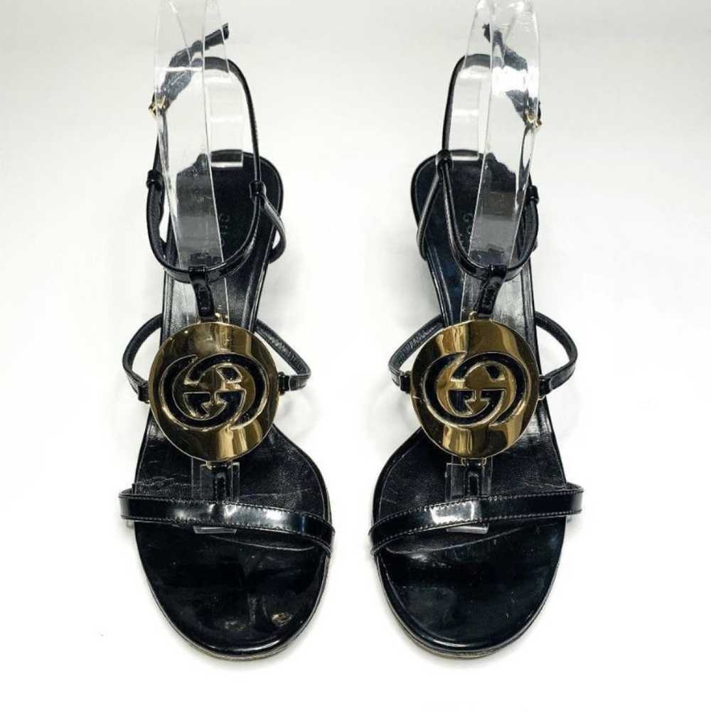 Gucci Double G patent leather sandal - image 2