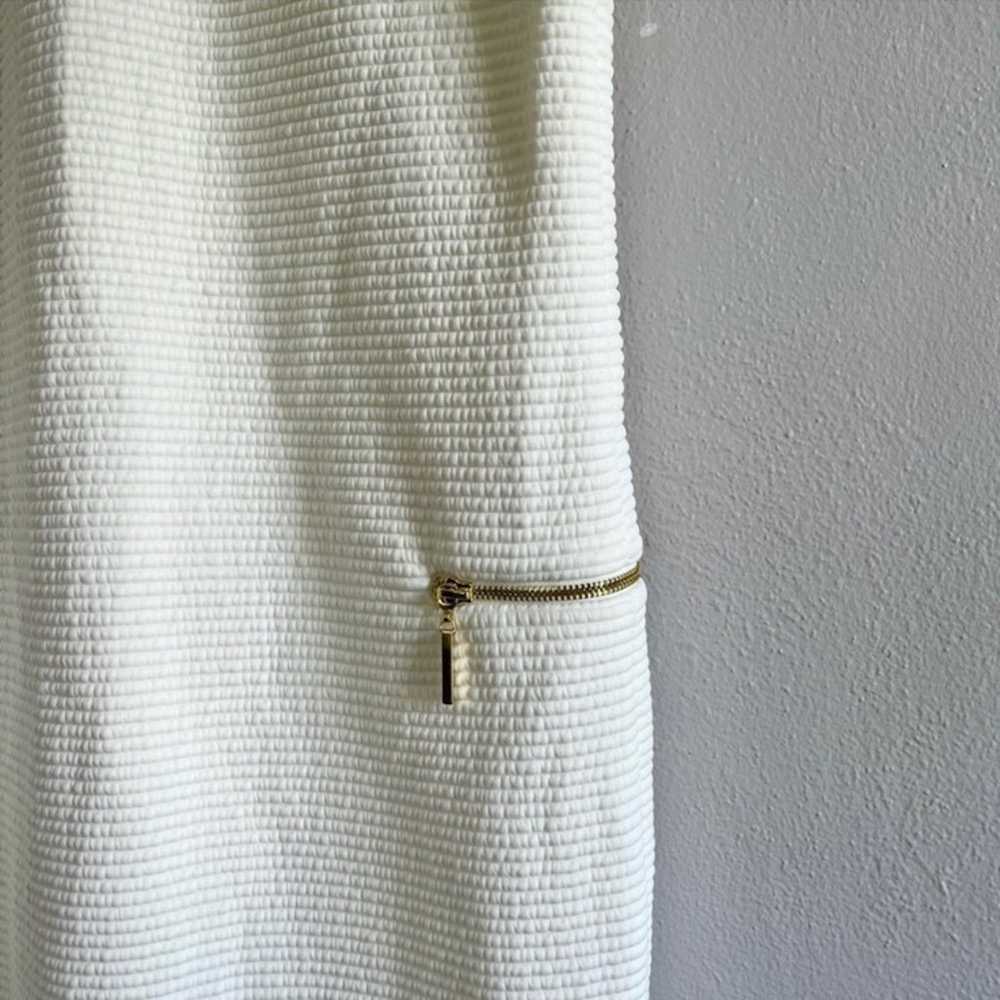 [Badgley Mischka] Ivory Ribbed Zipper Detail Dres… - image 3