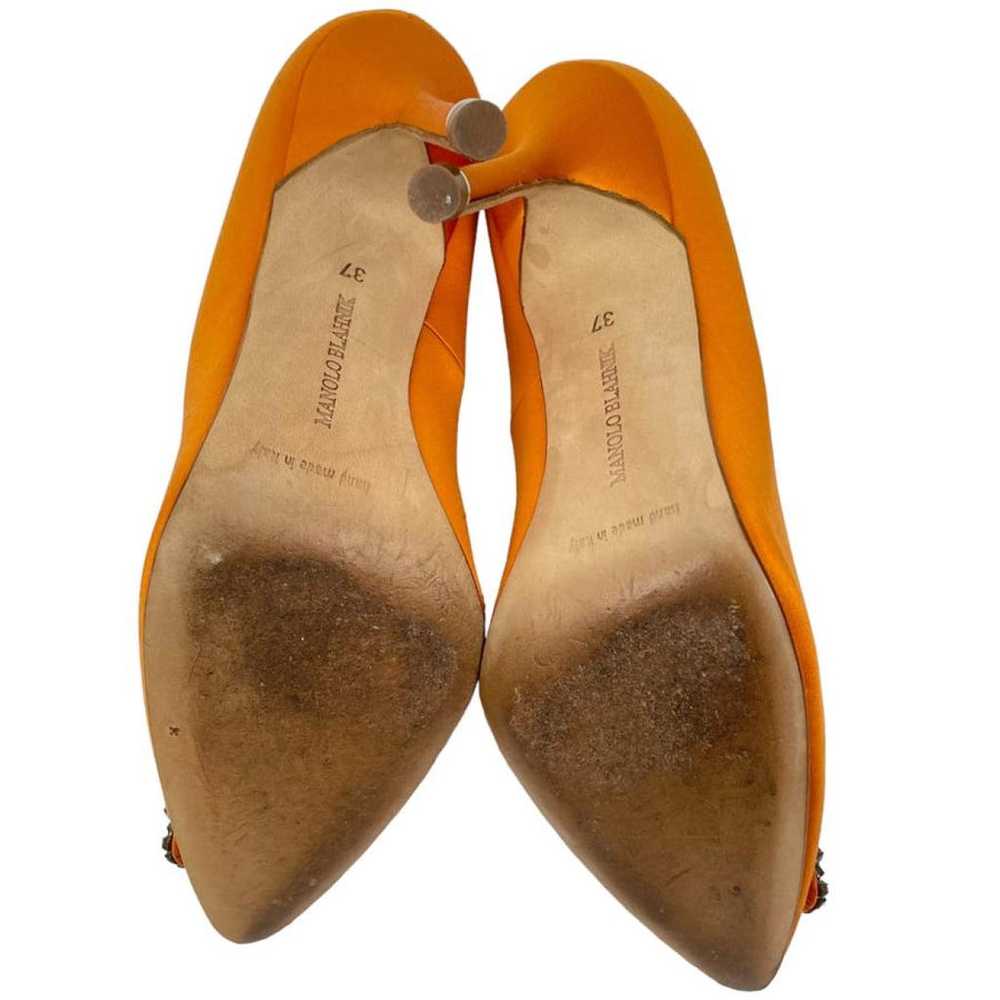 Manolo Blahnik Hangisi cloth heels - image 9