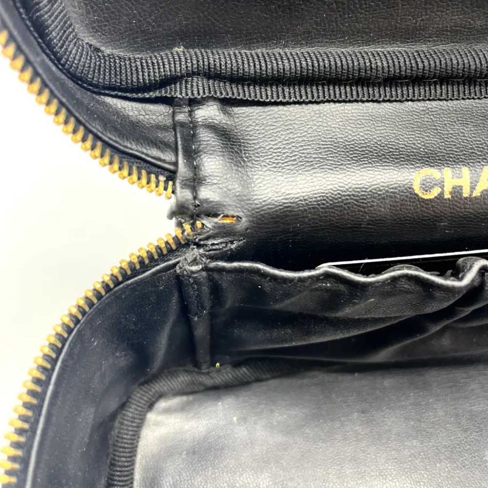 Chanel Leather vanity case - image 10
