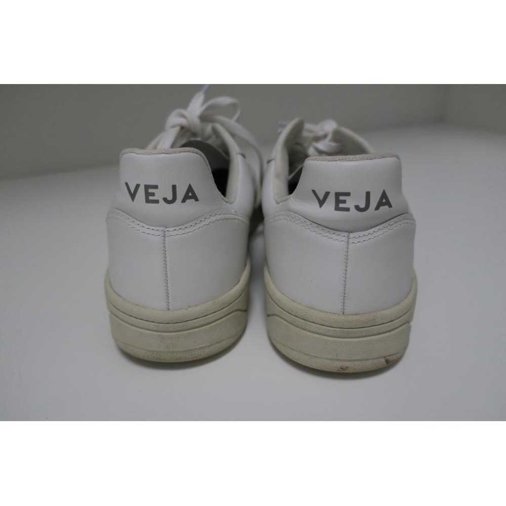 Veja Leather low trainers - image 2