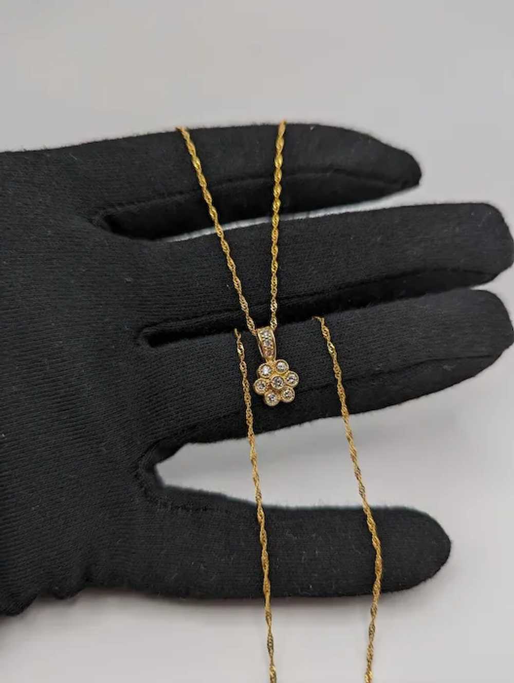 14k Flower .25ctw Diamond Pendant Necklace 17.5".… - image 4