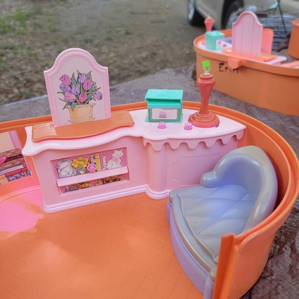 Vintage 90s Barbie Caboodle Pop Up Playhouse - image 11