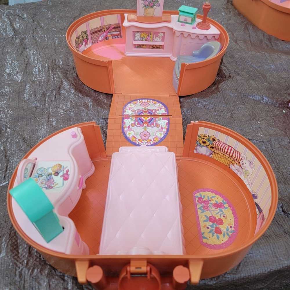 Vintage 90s Barbie Caboodle Pop Up Playhouse - image 9