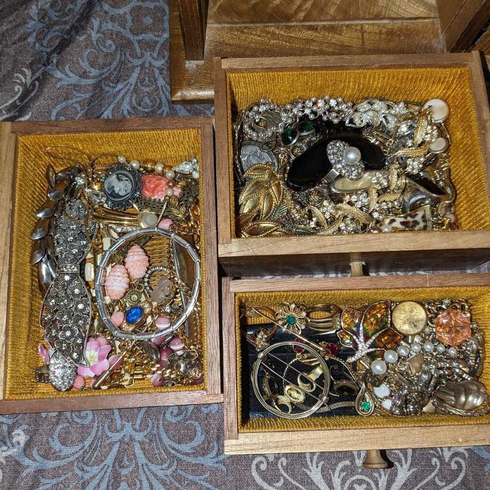 Music box full of jewelry - image 2