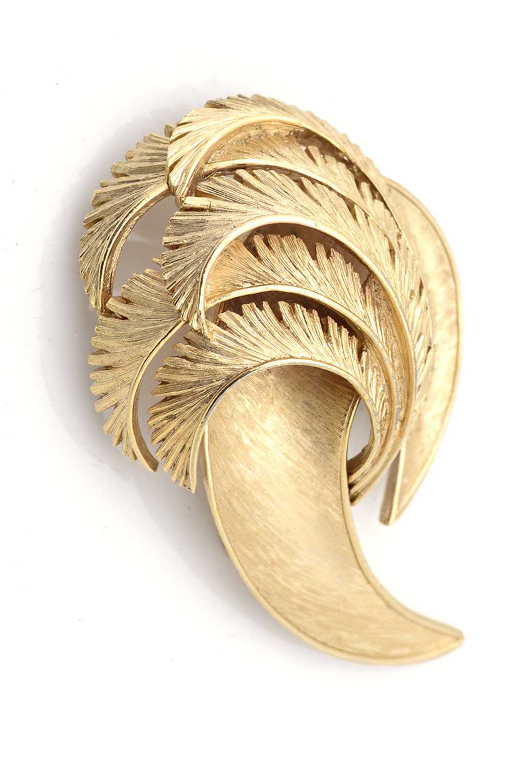 1962 Trifari Crown Vintage Gold Abstract Feather … - image 1