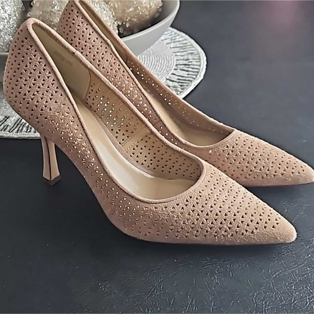 NEW! ANN TAYLOR Suede Perforated Pump Heel 7. - image 2