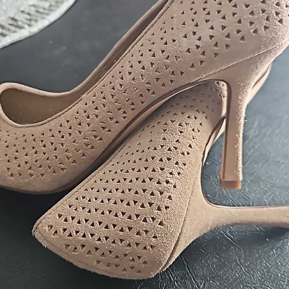 NEW! ANN TAYLOR Suede Perforated Pump Heel 7. - image 7