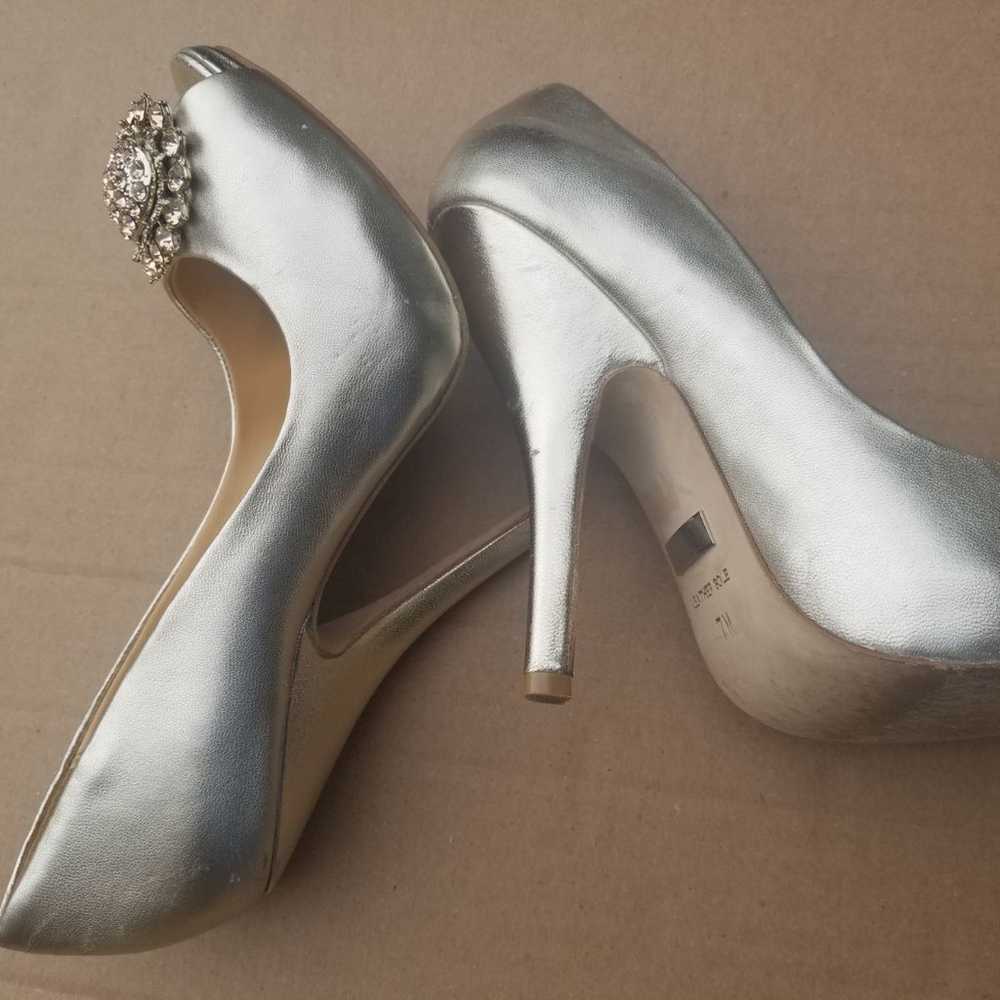 Badgley mischka size 7 heels - image 9