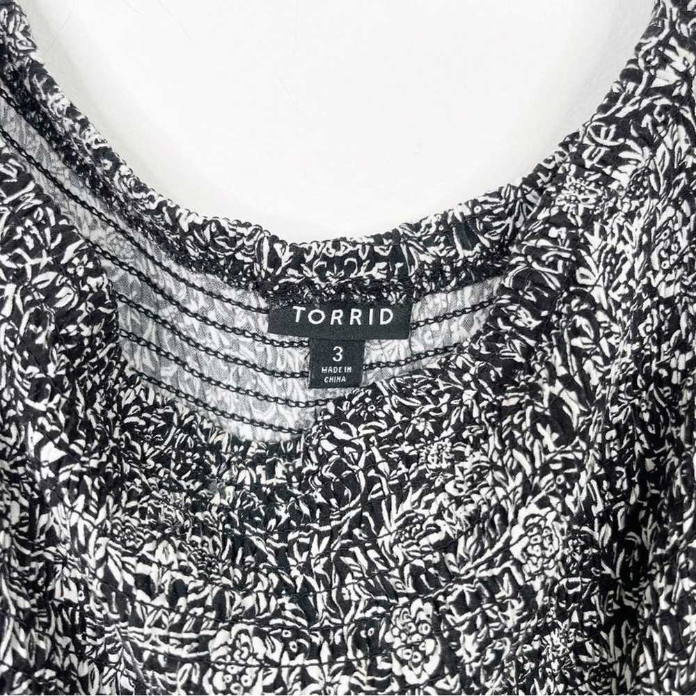 TORRID Black and White Abstract Print Smocked Bel… - image 4