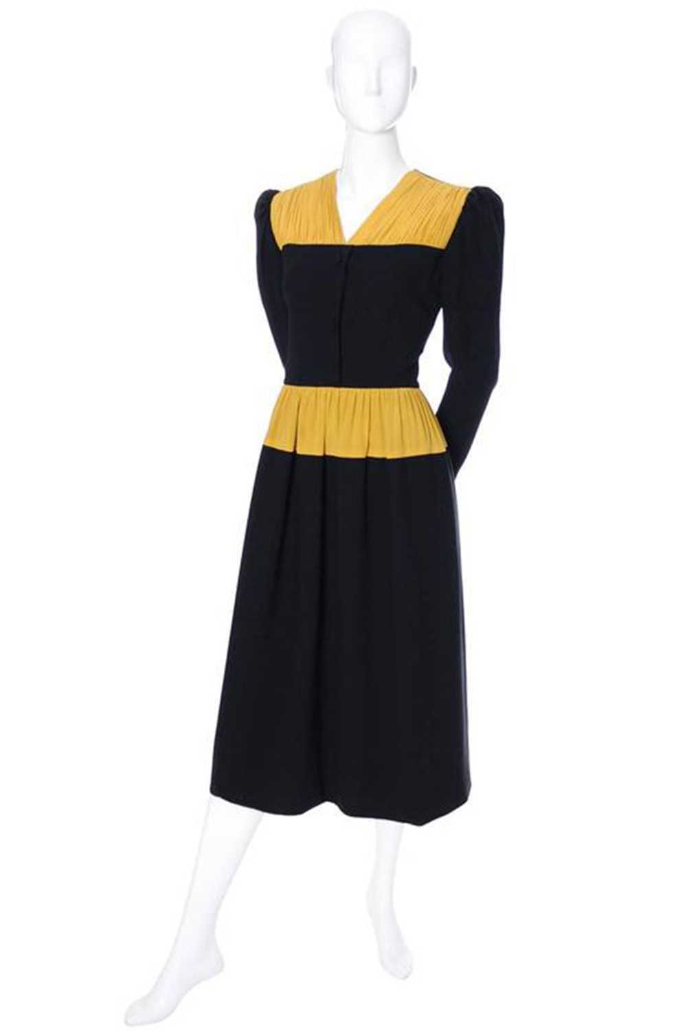 Carolina Herrera Pleated Wool Crepe Vintage Dress… - image 2