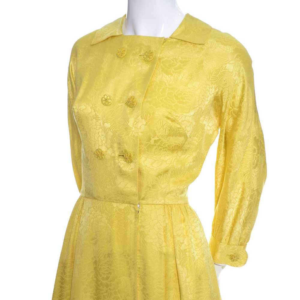 Chinese Silk Vintage Yellow Jacquard Robe or Host… - image 3