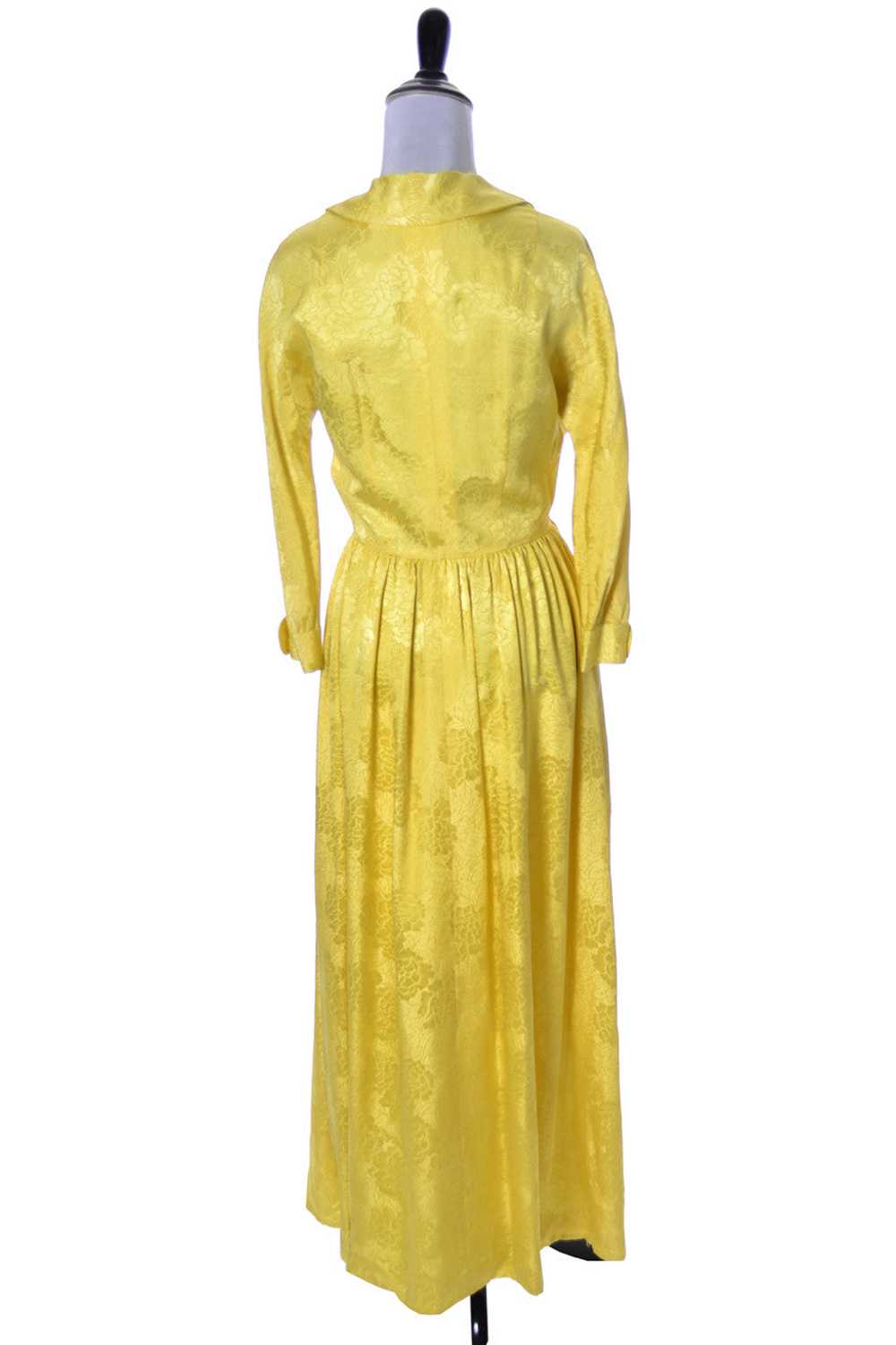 Chinese Silk Vintage Yellow Jacquard Robe or Host… - image 5