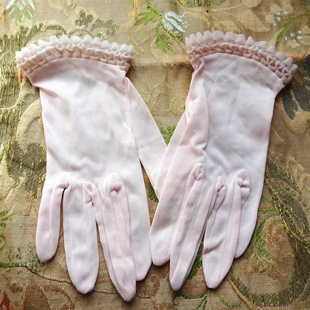 PRETTY 1950s Vintage Baby Pink Short Gloves, Love… - image 2