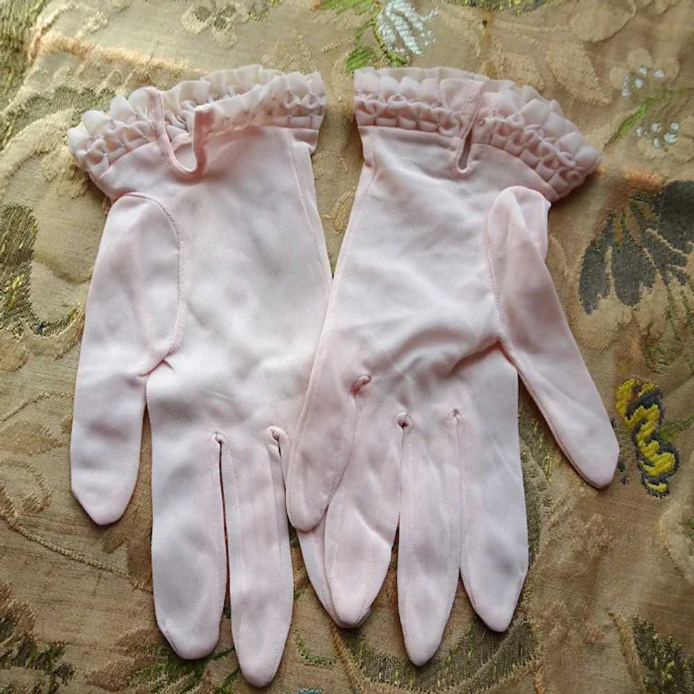 PRETTY 1950s Vintage Baby Pink Short Gloves, Love… - image 3