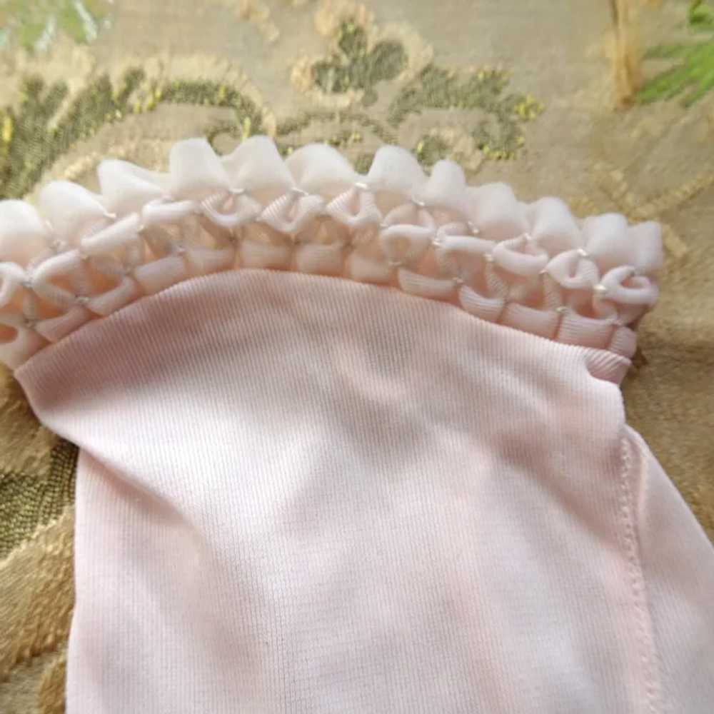 PRETTY 1950s Vintage Baby Pink Short Gloves, Love… - image 4