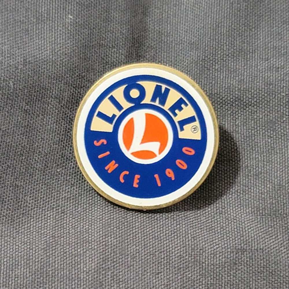 The Unbranded Brand Vtg Lionel Trains Lapel Pin - image 1